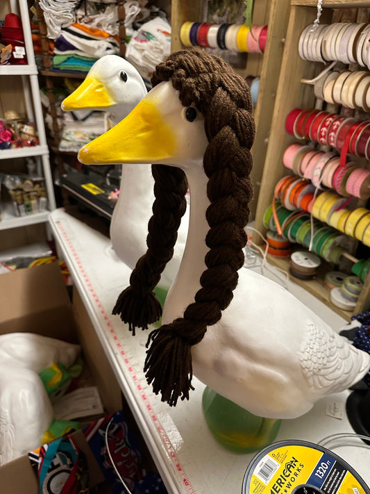 Goose wigs braids